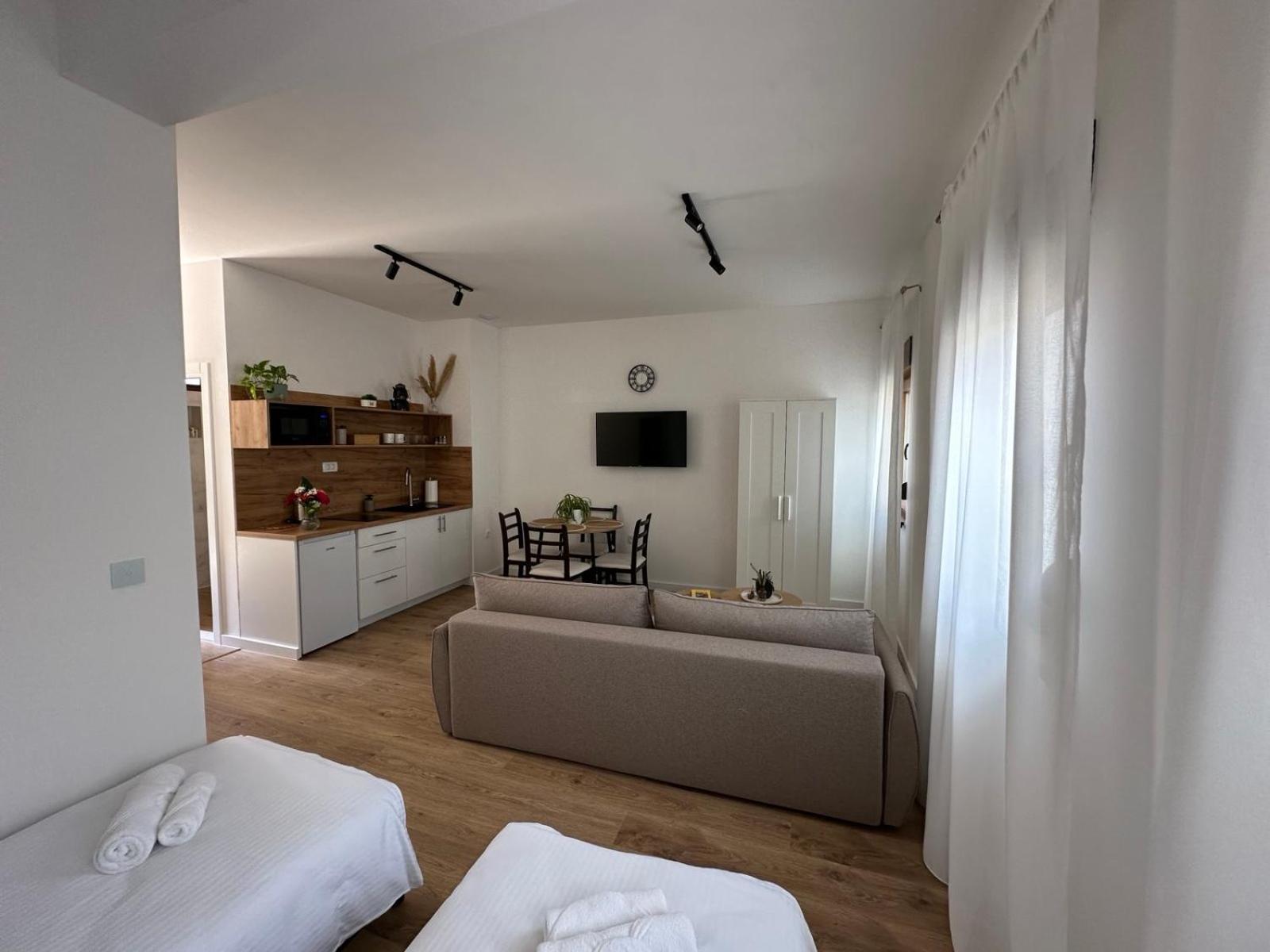 Studio Apartmani Izvor Благай Екстериор снимка